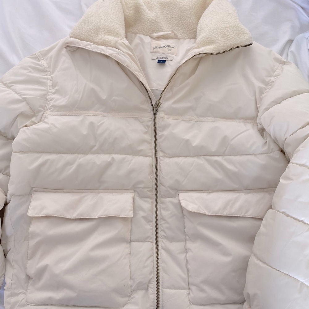 Warm and cozy white puffer jacket ❄️☃️